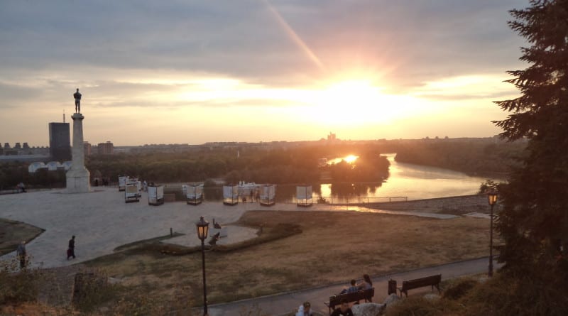 Por do sol no Kalamegdan com vista a foz do rio Sava no rio Danúbio, Belgrado