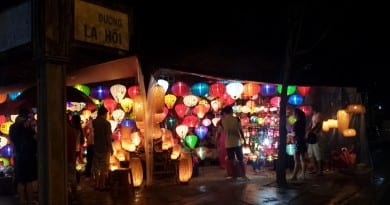 Lanternas de papel no Night Market de Hoi An, Vietnã