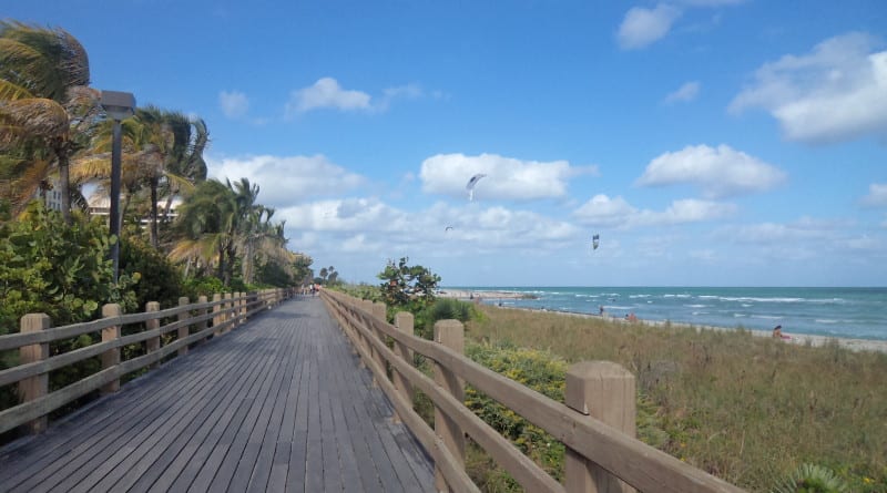 Paragliders em Miami Beach - Flórida, EUA