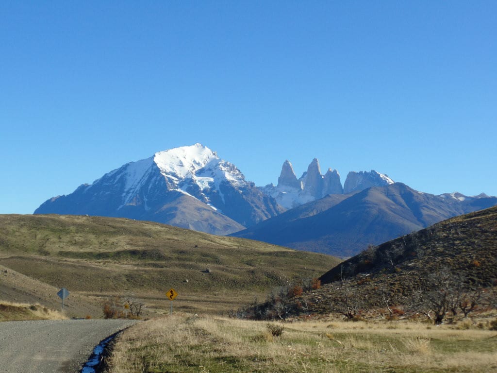 Das estradas se pode ver os Cuernos del Paine, Patagonia, Chile