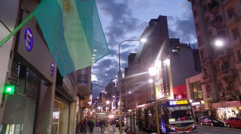 O ônibus 29 na Av Corrientes - Buenos Aires, Argentina