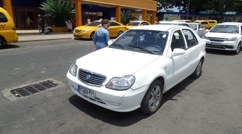 Carro alugado em Cuba, pela Havanautos-Cubacar