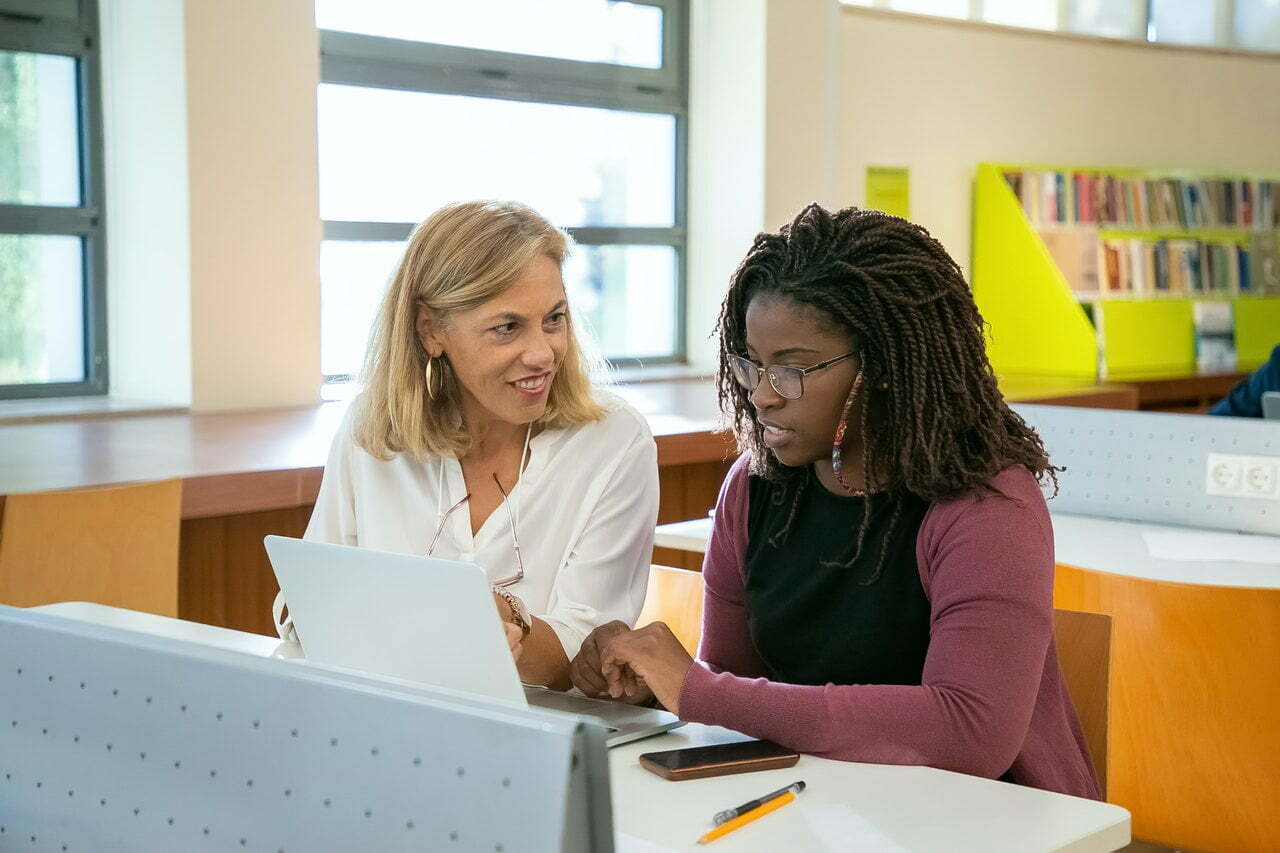 Sala de aula virtual para aprender inglês: conheça as vantagens