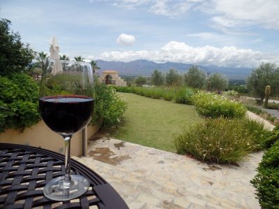 Vista do almoço na bodega Piateli em Cafayate, Norte da Argentina